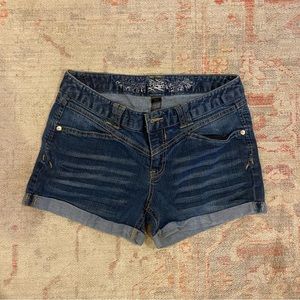 Women’s Express Denim Jean Shorts with Cuffed Detail